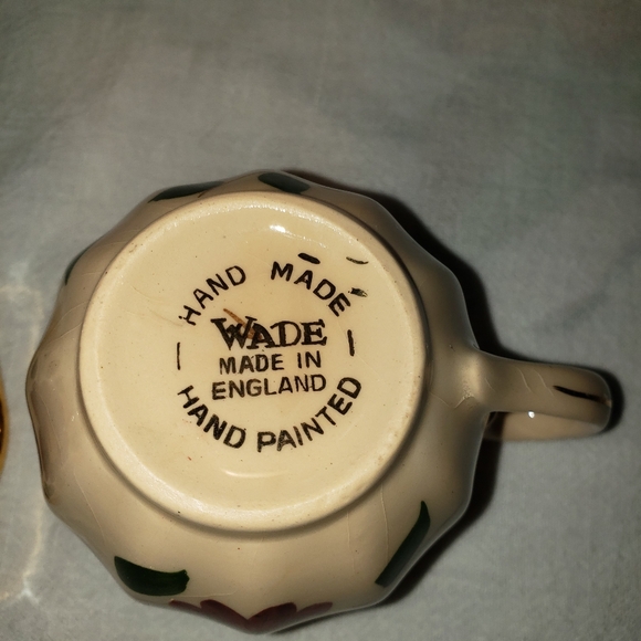 Beautiful Vintage Wade Hand Painted Creamer and Sugar Bowl with Floral Pattern - Picture 10 of 10